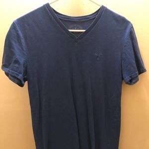 American Eagle v-neck tee